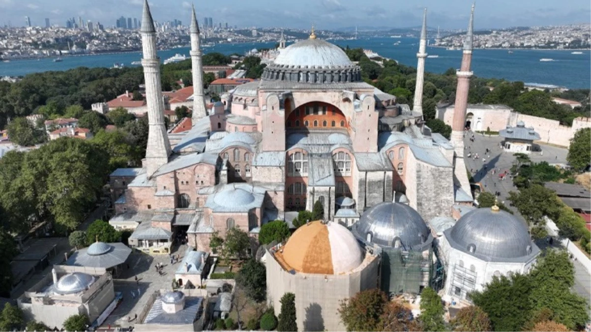 Ayasofya Camii'nde yeni dönem bugün başlıyor! Turistlerden 25 euro alınacak