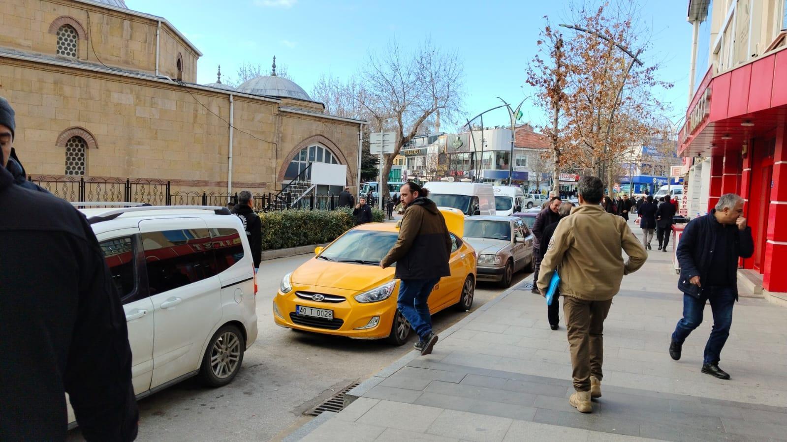 Bankada sırası gecikince 'Siz görürsünüz' dedi! Asılsız bomba ihbarında bulundu