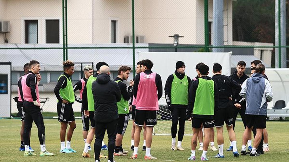 Beşiktaş'ın Kasımpaşa maçı kamp kadrosu açıklandı! Kadro dışı kalan yıldız futbolcu listede...