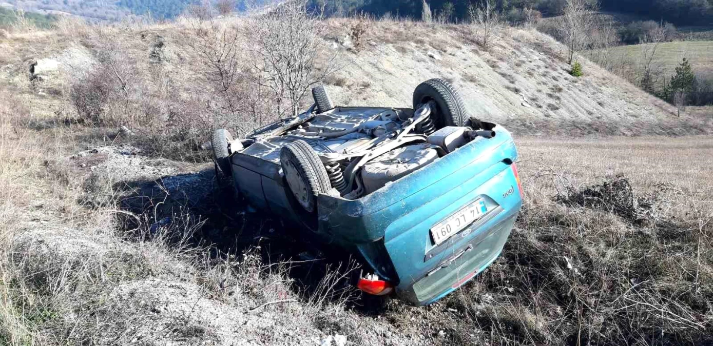 Bolu'da Otomobil Şarampole Devrildi: Çift Yaralandı