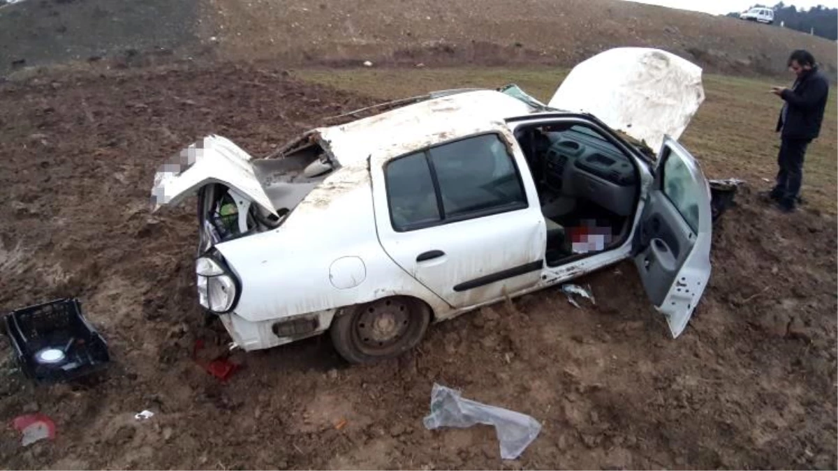 Bolu'da Yağışın Etkisiyle Kontrolden Çıkan Otomobil Tarlaya Uçtu