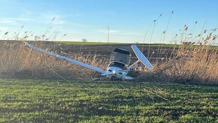 Bursa'da eğitim uçağı zorunlu iniş yaptı! Pilot tedbir amaçlı hastaneye kaldırıldı