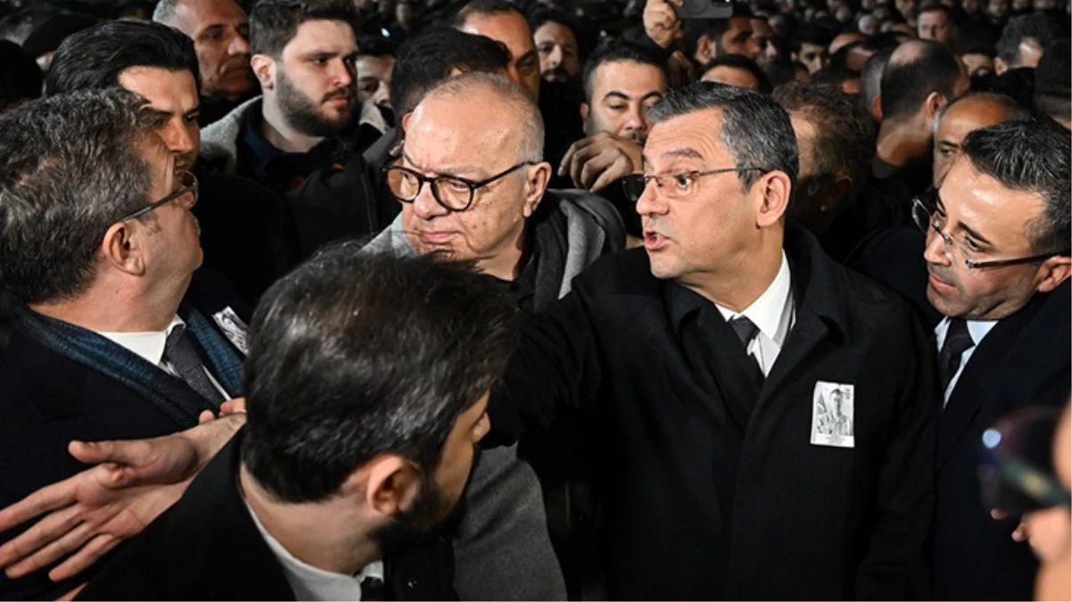 CHP Genel Başkanı Özel'e şehit cenazesinde tepki! "Özgür dışarı" sloganları atıldı