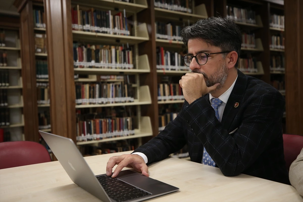 ÇOMÜ Rektörü Prof. Dr. Cüneyt Erenoğlu, Yılın Fotoğrafları oylamasına katıldı