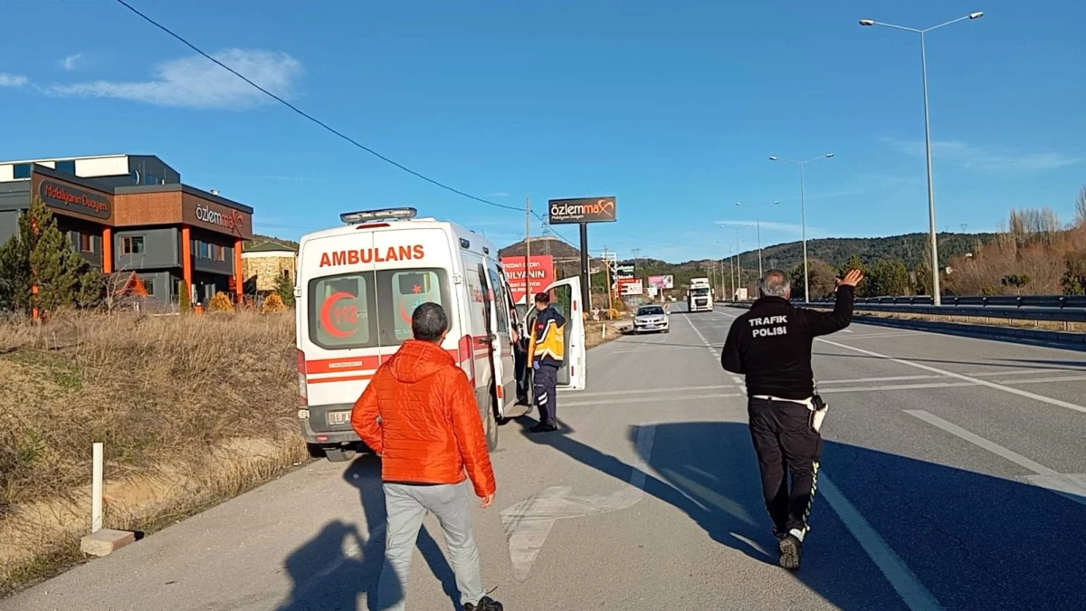 Çorum'da Otomobil ve Hafif Ticari Araç Çarpıştı: 5 Kişi Yaralandı