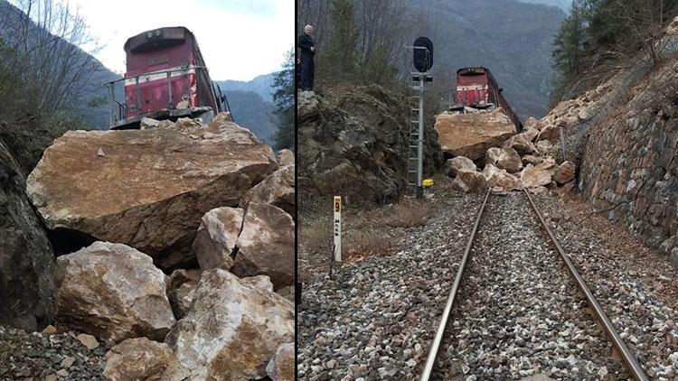 Demiryolunda heyelan! Yük treni raydan çıktı