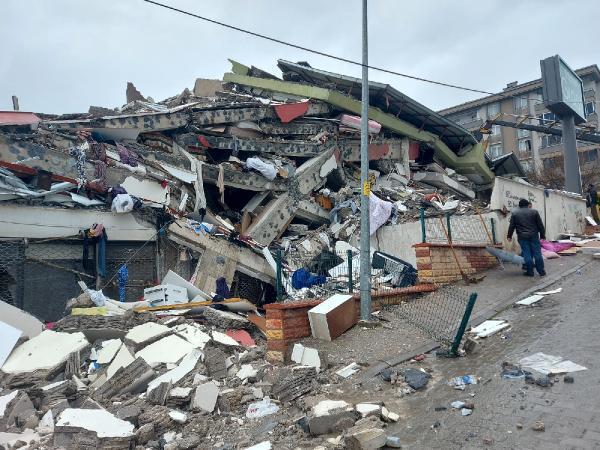 Depremde 44 kişinin öldüğü 'Said Bey Sitesi' davasında şantiye şefi tahliye edildi