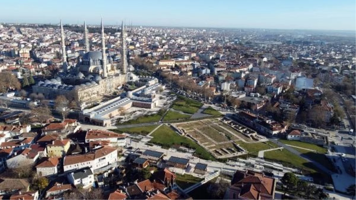 Edirne Selimiye Camisi'nin 594 Penceresi Yenilendi