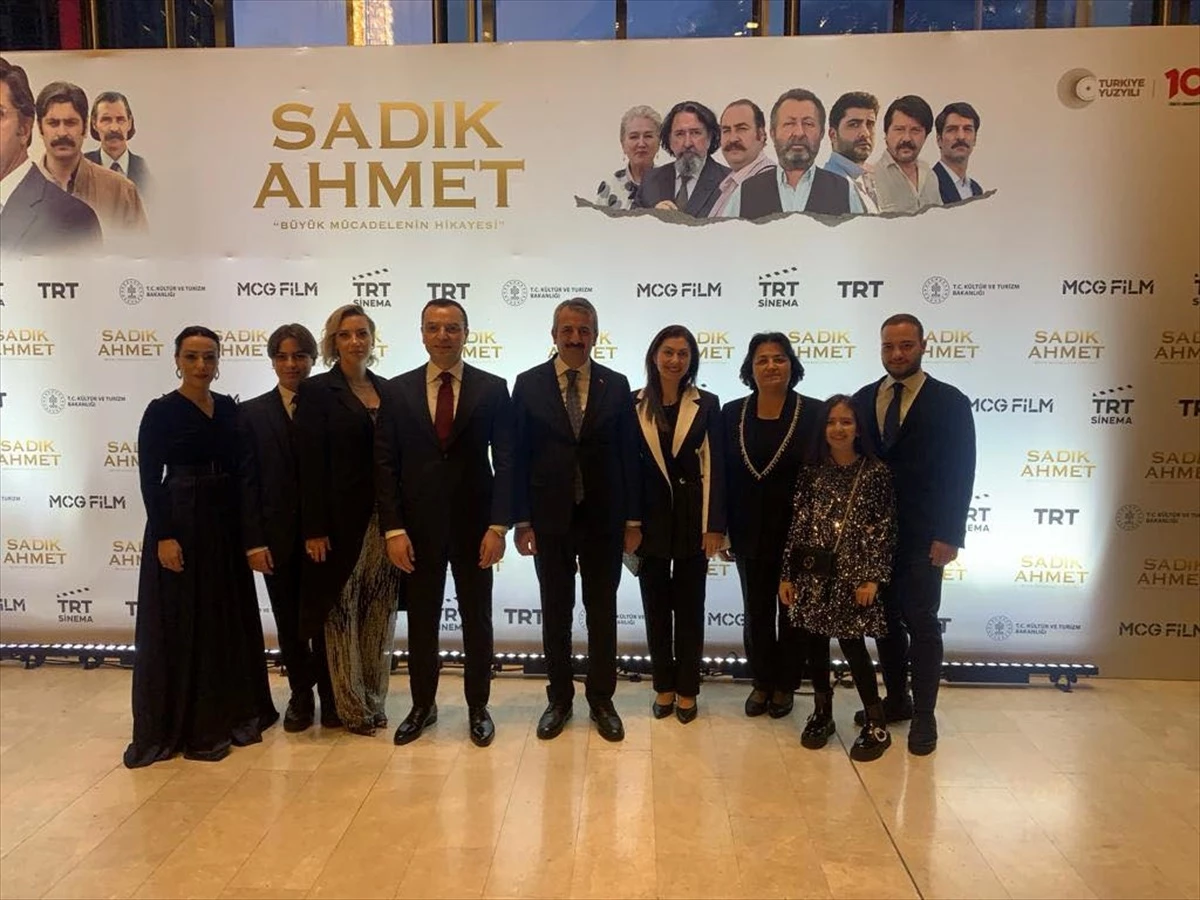 Edirne Valisi Yunus Sezer, 'Sadık Ahmet' filminin galasına katıldı