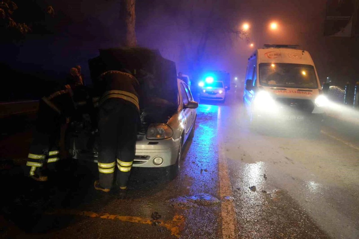 Edirne'de Otomobil Motorunda Çıkan Yangın Sonucu Alevlere Teslim Oldu