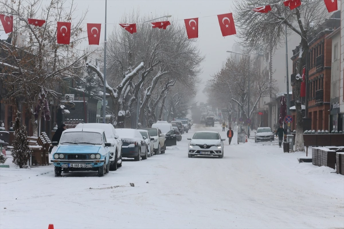 Erzurum, Ardahan, Ağrı, Tunceli, Iğdır, Kars ve Erzincan'da Öğrencilere Karneleri Verildi