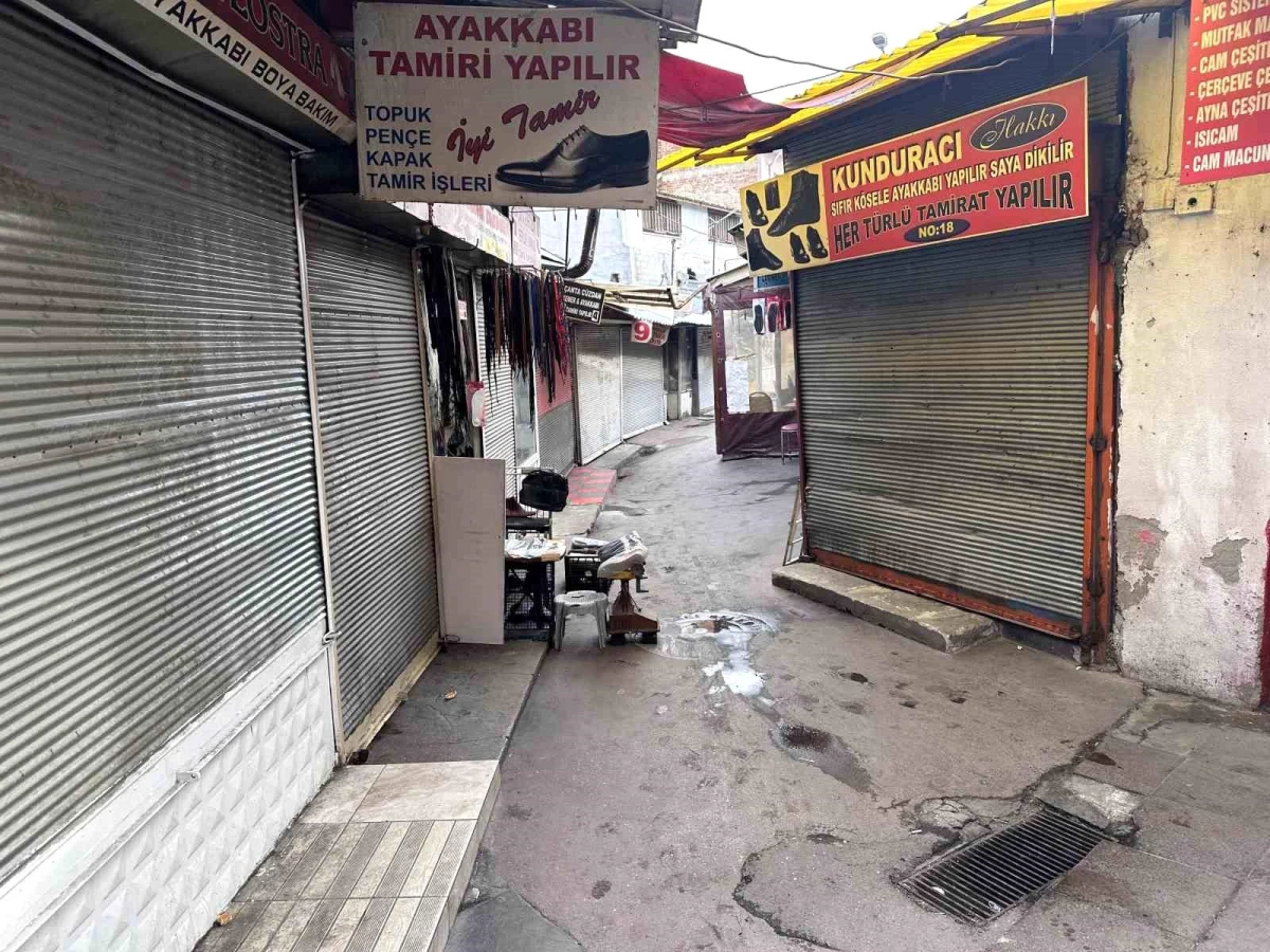 Eskişehir'de Yeni Yılın İlk Gününde Esnaf Kepenk Kapattı