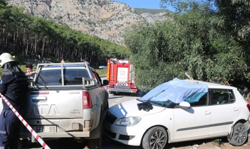 Feci kaza: 1 kişi öldü! Olay yerine koşan kızı gözyaşlarına boğuldu