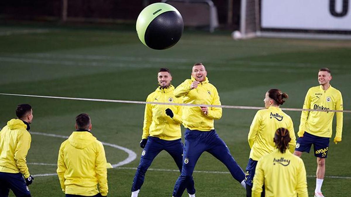 Fenerbahçe, Başakşehir maçı öncesi pas çalıştı