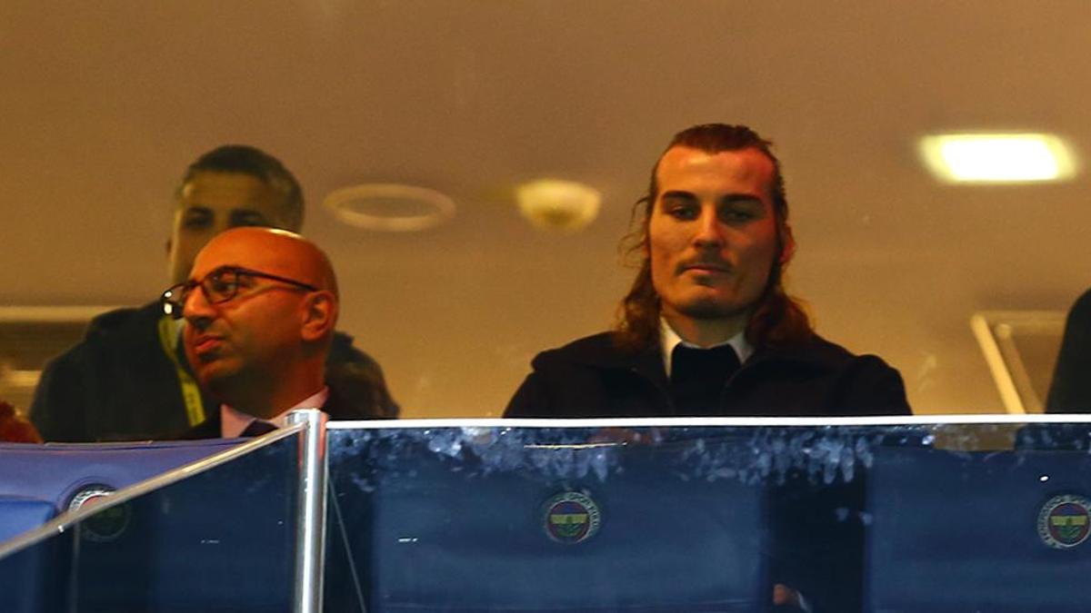 Fenerbahçe'nin yeni transferi Çağlar Söyüncü, Ankaragücü maçını stadyumda takip ediyor