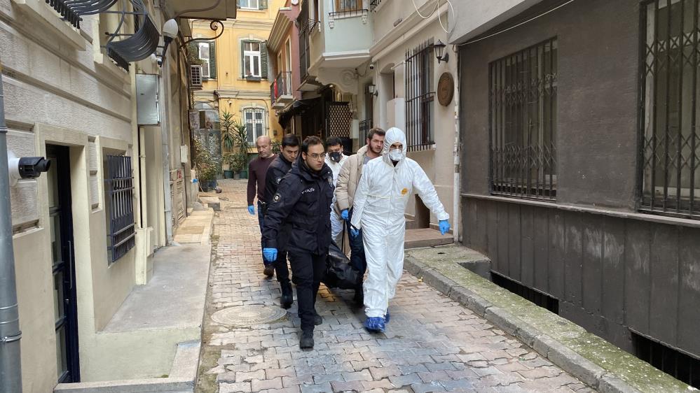 Galata’da şüpheli ölüm! Norveçli turist ölü bulundu