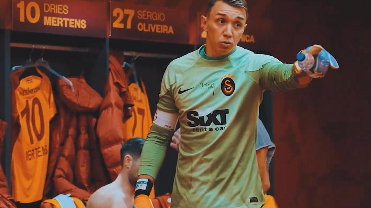 Galatasaray zafer ateşini kampta yaktı! Muslera'dan Trabzonspor maçı öncesi takım konuşması...