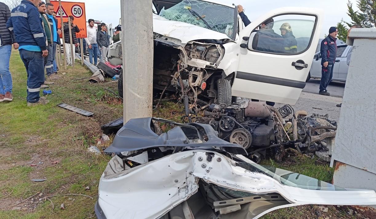 Hastane dönüşü feci kaza: Baba öldü, anne ve oğlu yaralandı