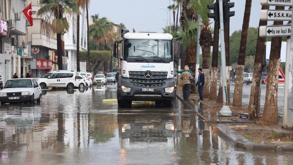 İskenderun yine sular altında kaldı