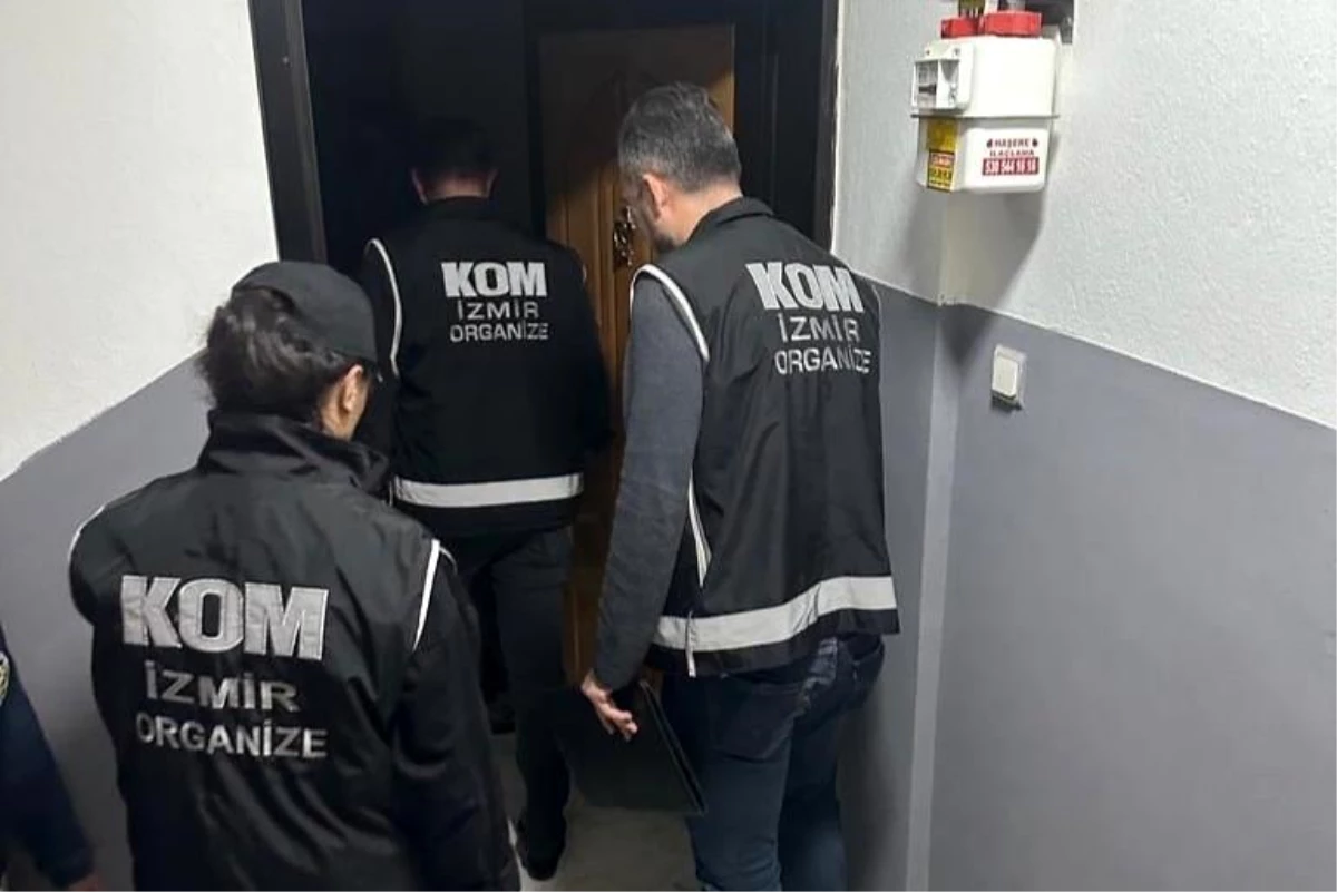 İzmir'de FETÖ operasyonu: 14 şüpheli gözaltına alındı