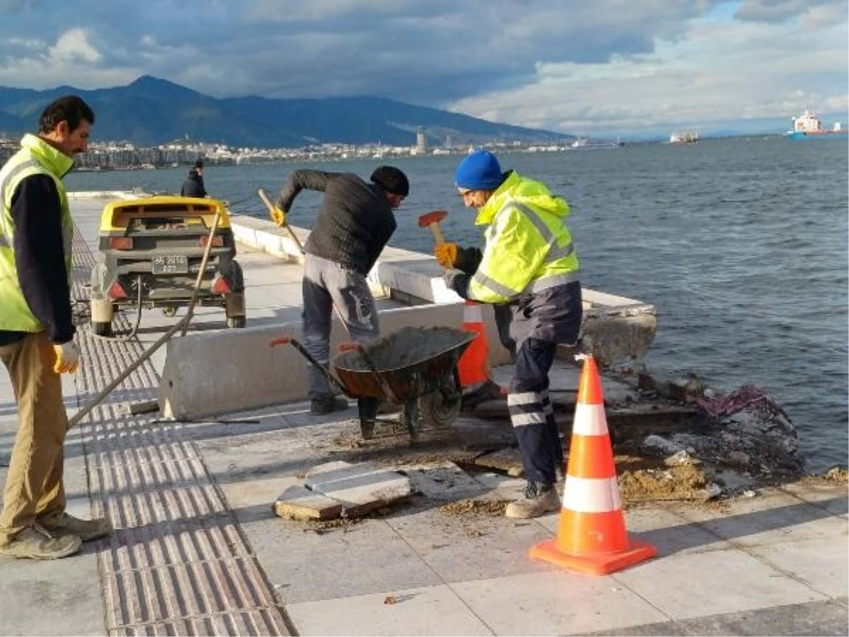 İzmir'de kaptanın kontrolünden çıkan vapur kıyı bandına çarptı