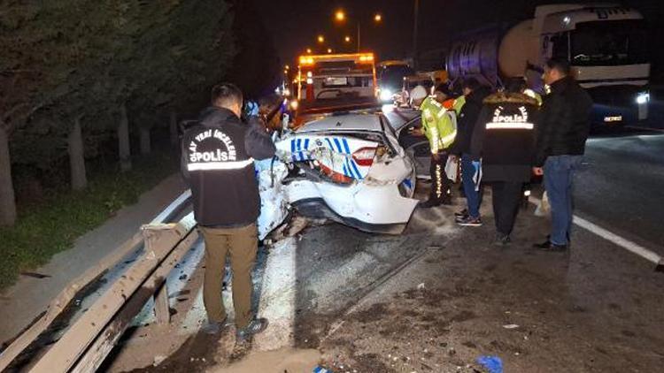 Kaçak göçmenleri taşıyan araç, polis aracına çarptı: 4'ü polis 18 yaralı