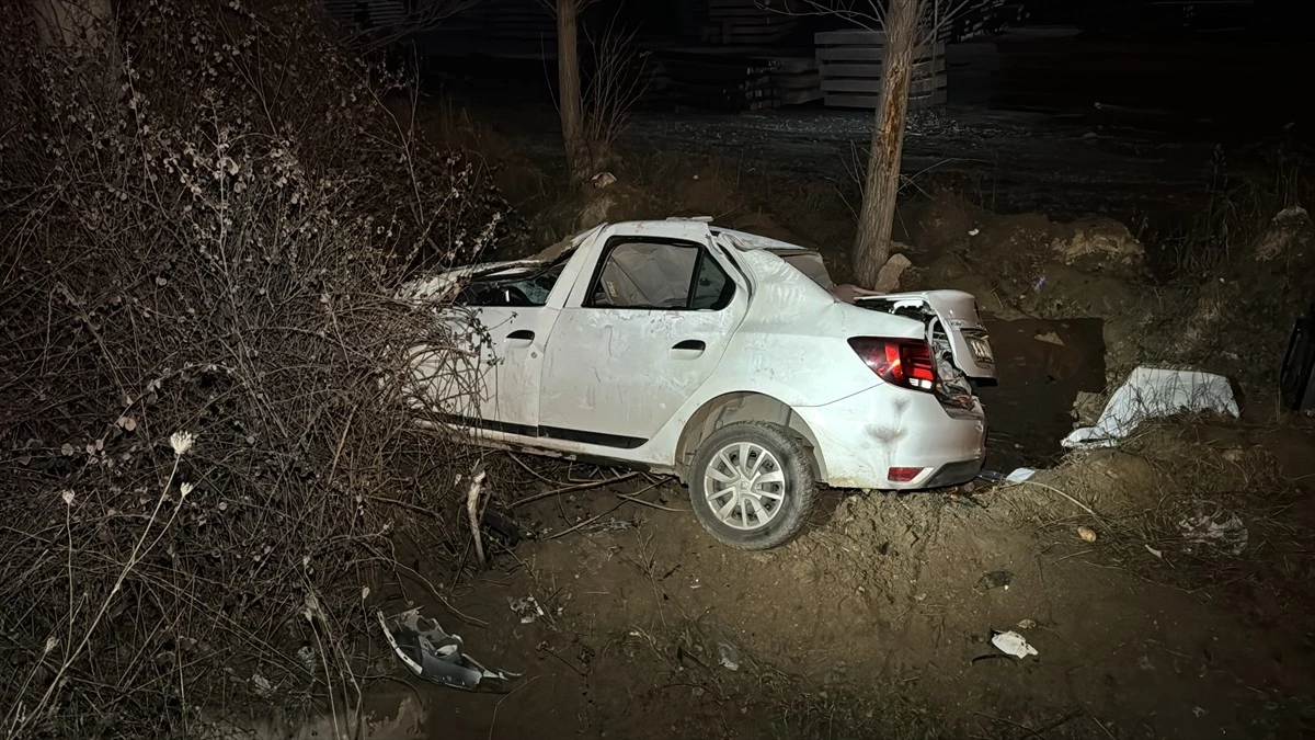 Karabük'te şarampole devrilen otomobilde 4 kişi yaralandı