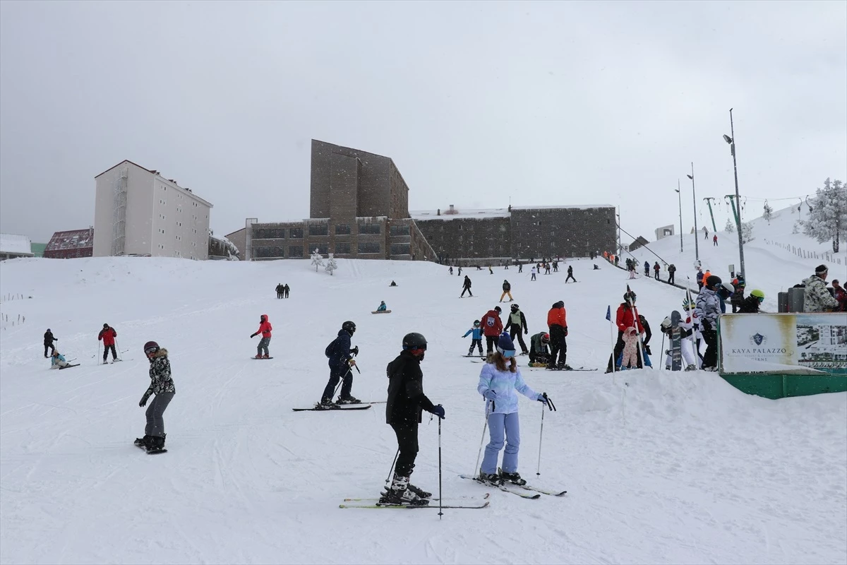 Kartalkaya Kayak Merkezi'nde Kar Kalınlığı 137 Santimetreye Ulaştı