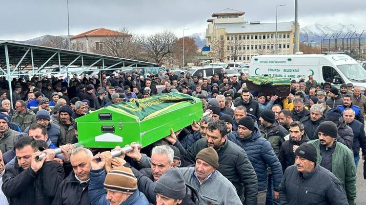 Kayseri'de kahreden olay! Soba gazından hayatını kaybeden baba ve oğlu defnedildi