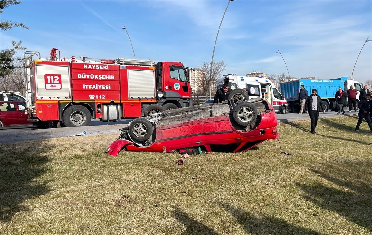 Kayseri'de Otomobil Devrildi ve Alev Aldı: 2 Yaralı