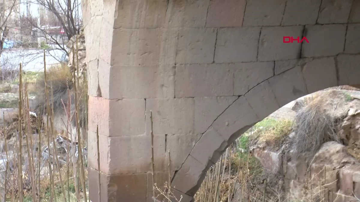 Kayseri'deki Tarihi Cırgalan Hanı Bakımsızlık Nedeniyle Harabeye Döndü