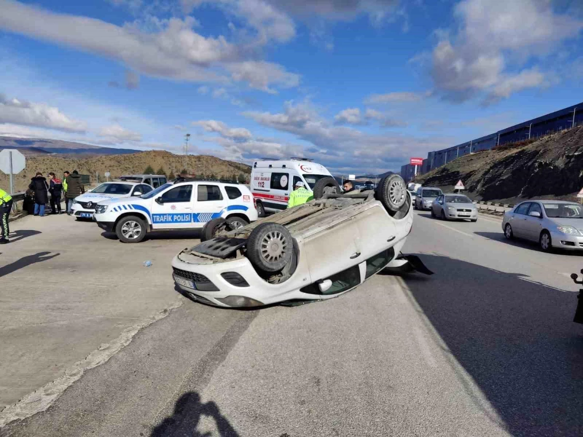 Kırıkkale'de Otomobil Takla Attı, 4 Kişi Yara Almadan Kurtuldu