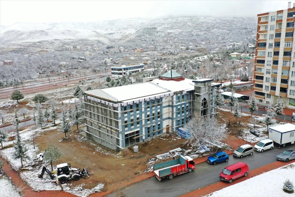 Kocasinan Belediye Başkanı Ahmet Çolakbayrakdar, Hacı Mustafa Tarman Kültür Merkezi'nde İncelemelerde Bulundu