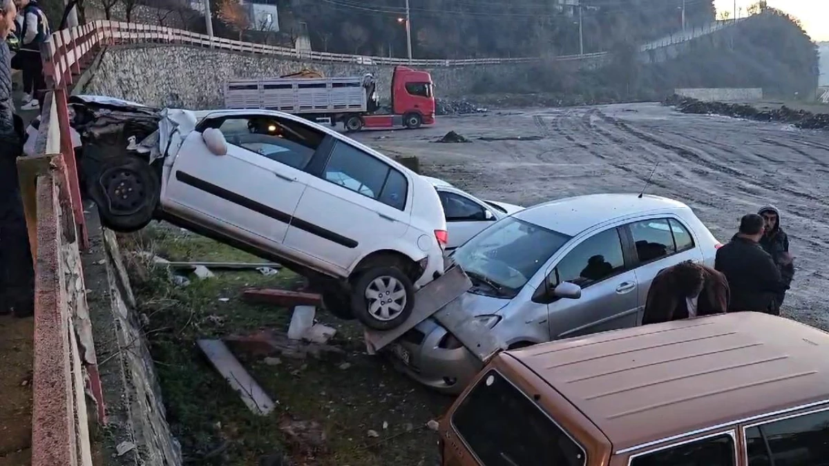 Kontrolden çıkan araç asılı kaldı: 1 yaralı