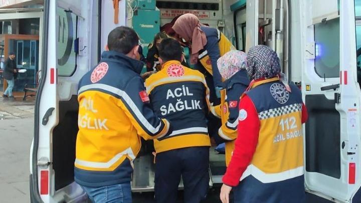 Konya'da korkunç olay: Çatıdan otomobilin üzerine düşerek ağır yaralandı