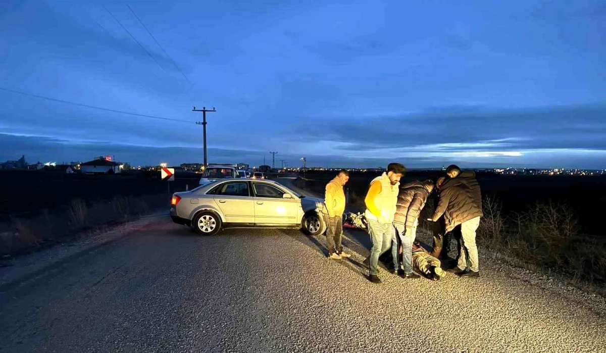 Konya'da motosiklet ile otomobil çarpıştı, sürücü yaralandı