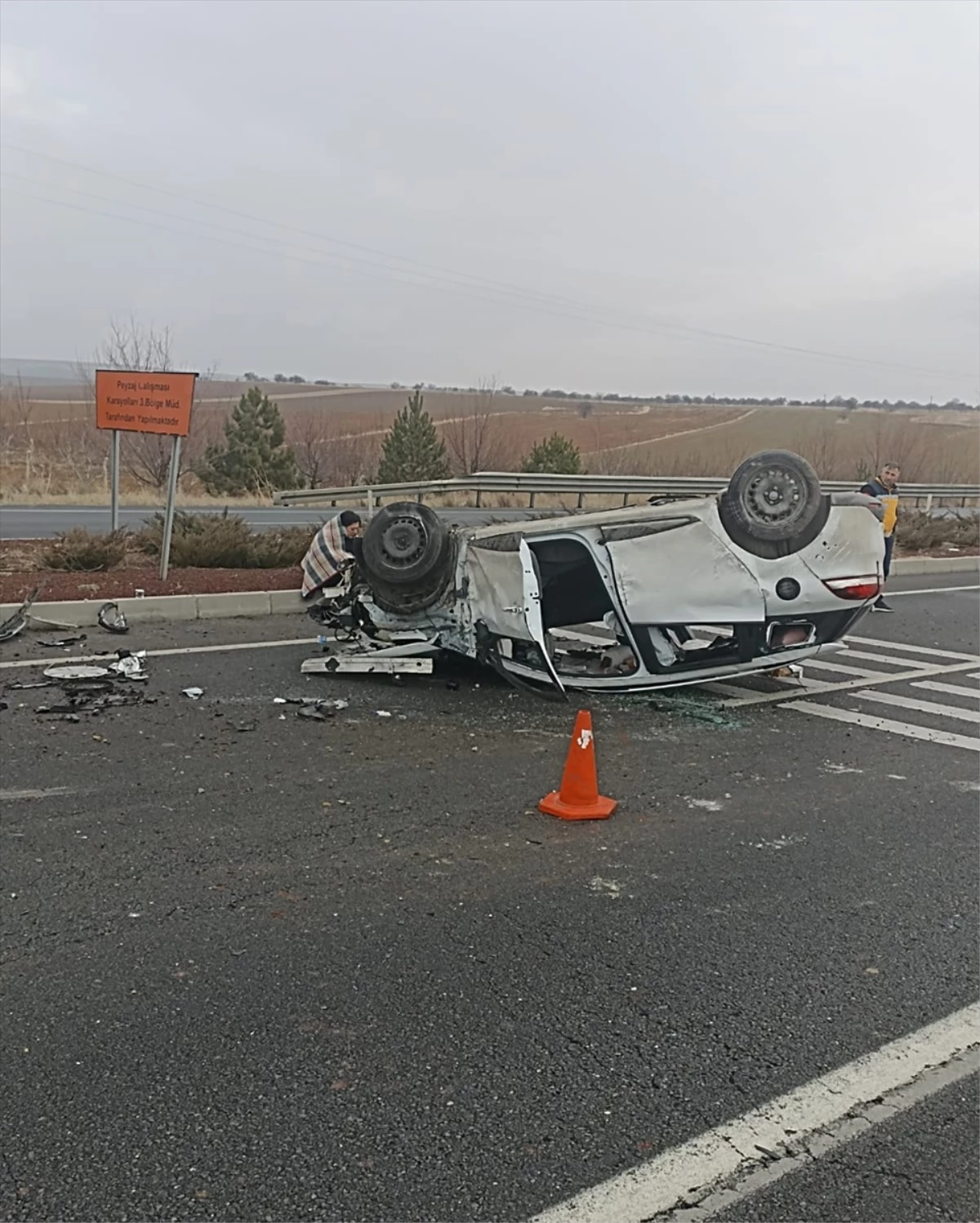 Konya'da otomobil devrildi, 3 kişi yaralandı