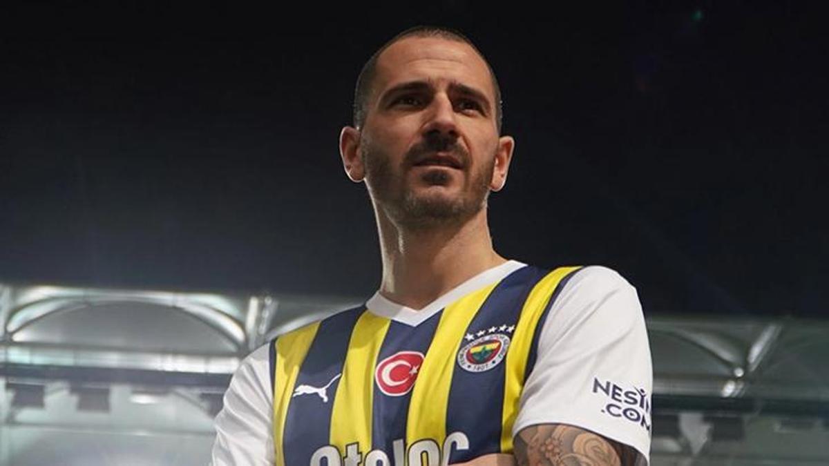 Leonardo Bonucci resmen Fenerbahçe'de! Formayı giydi