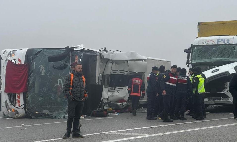 Malatya-Kayseri yolunda feci kaza! 4 can kaybı, 31 yaralı