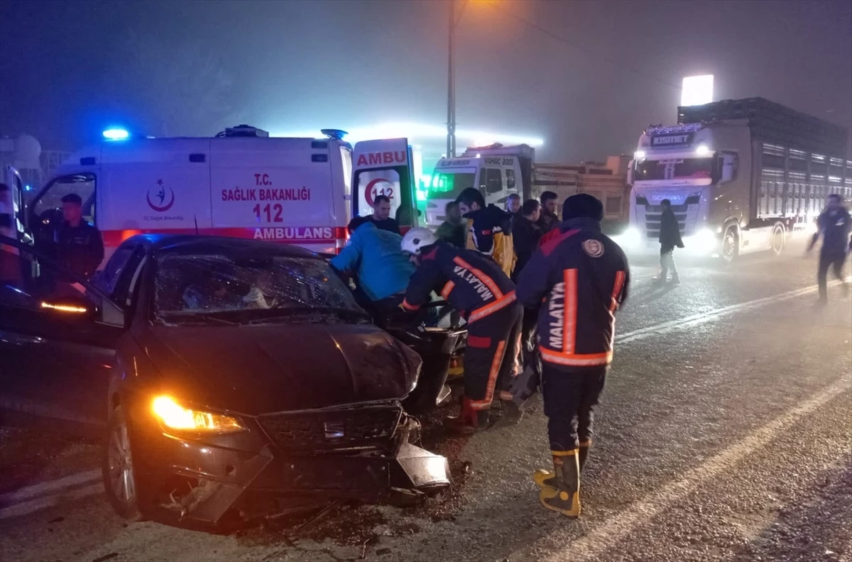 Malatya'da Otomobil Çarpışması: 1 Ölü, 5 Yaralı