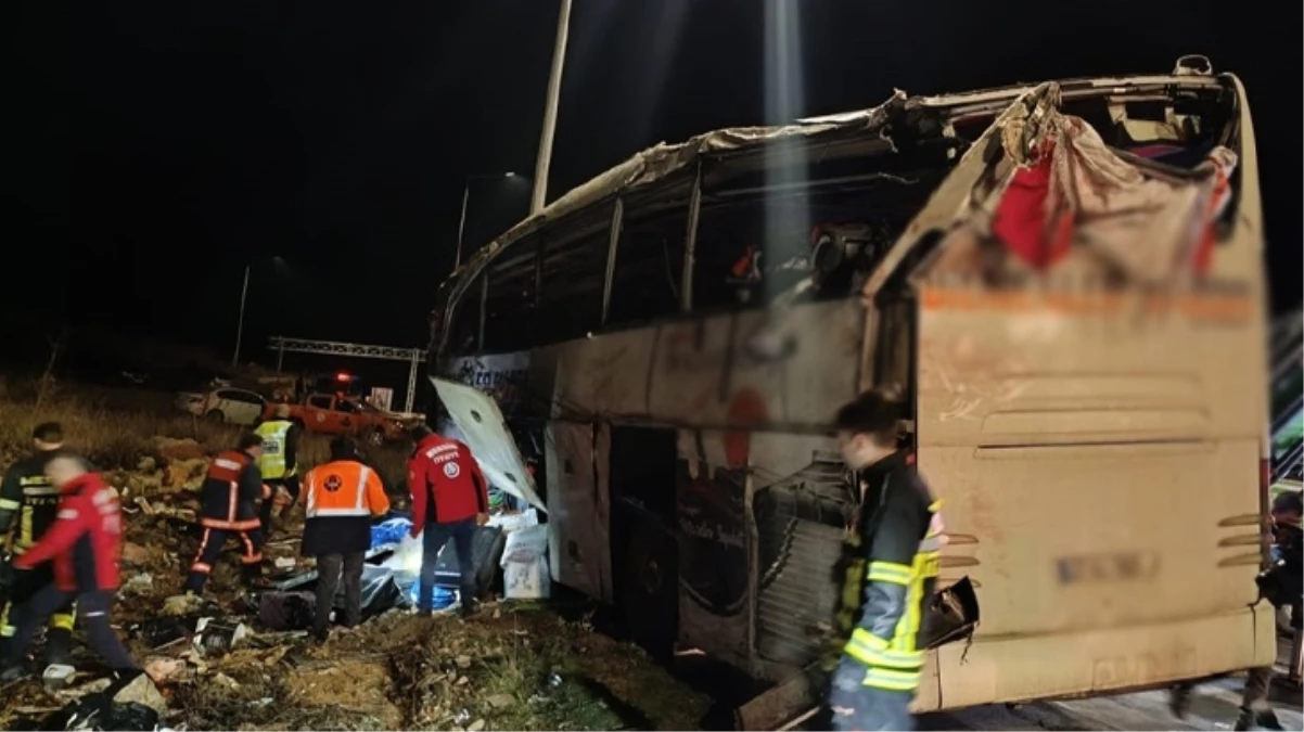 Mersin'de bariyerlere çarpan yolcu otobüsü takla attı! 9 kişi öldü, 30 kişi yaralandı