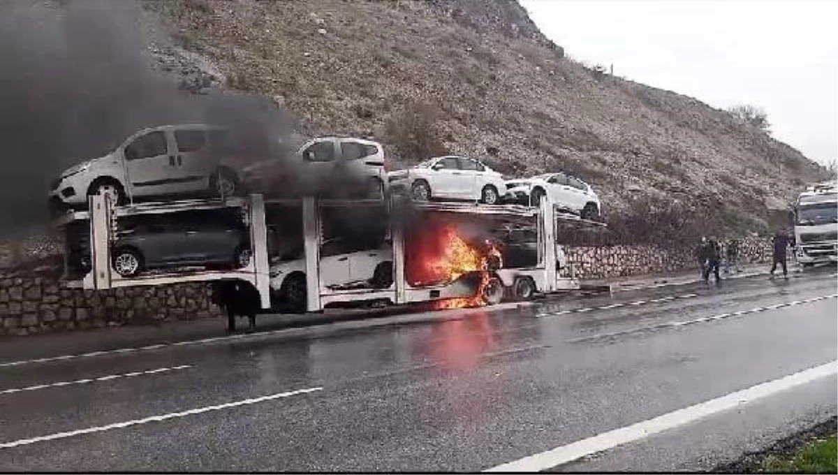 Mersin'de TIR Yangınında 6 Otomobil Kullanılamaz Hale Geldi