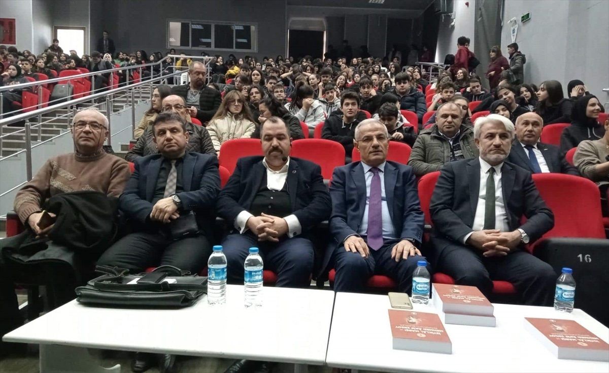 Merzifon'da Mehmet Akif Ersoy konferansı düzenlendi