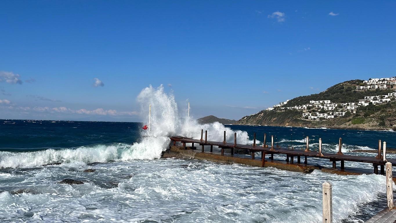 Muğla'da denizde fırtına! Feribot seferleri iptal edildi