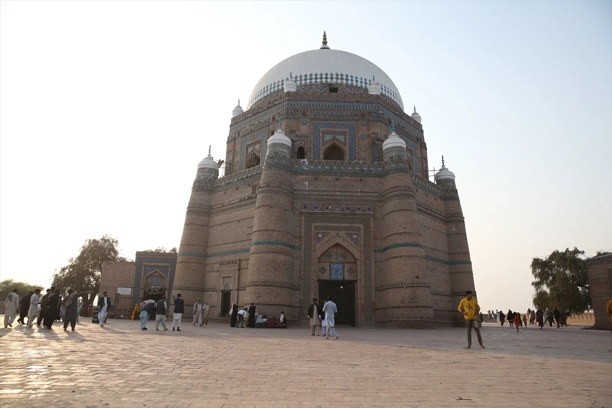 Pakistan'ın Multan şehrindeki Şah Rükn-i Alem Türbesi