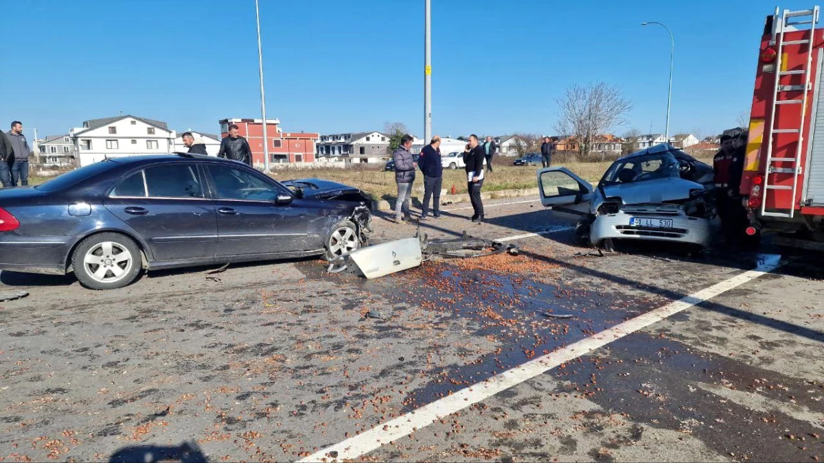 Sakarya'da trafik kazası: 1 ölü, 2 yaralı