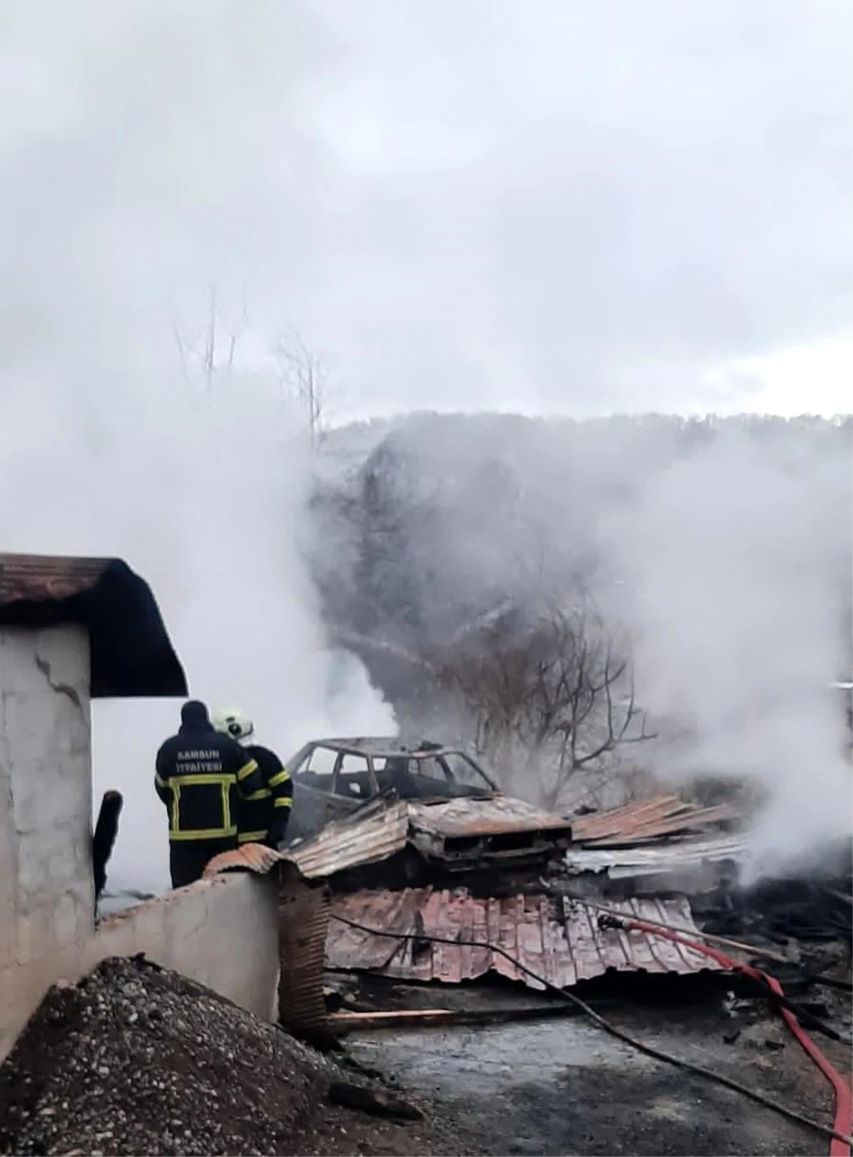 Samsun'da ev ve otomobil yangını