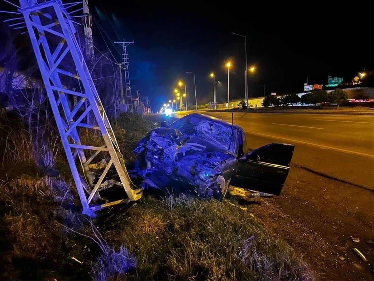 Samsun'da otomobil elektrik direğine çarptı, 1 kişi yaralandı