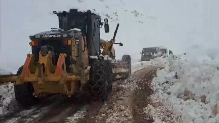 Siirt'te yoğun kar yağışı: Mahsur kalan 15 kişi kurtarıldı