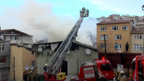 Şişli'de korkutan çatı yangını